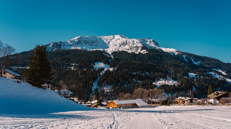  Dreh bei wunderschönem Winterwetter in Klosters | © 2022 ALPHAVISION