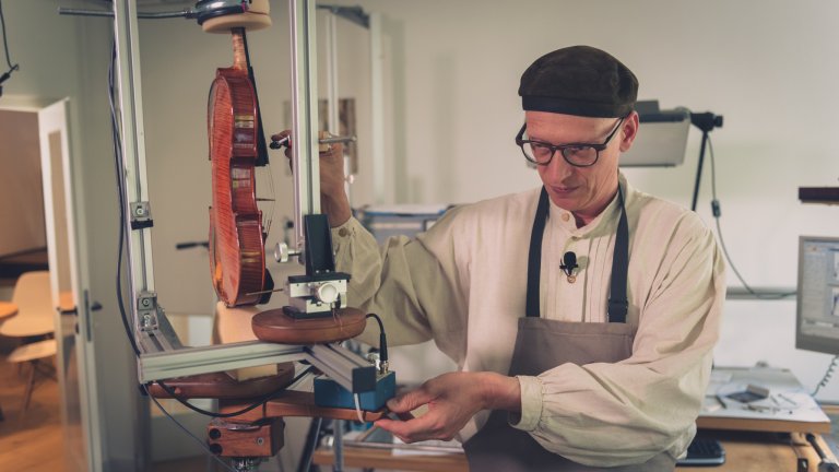 Martin Schleske in seinem Akustiklabor.