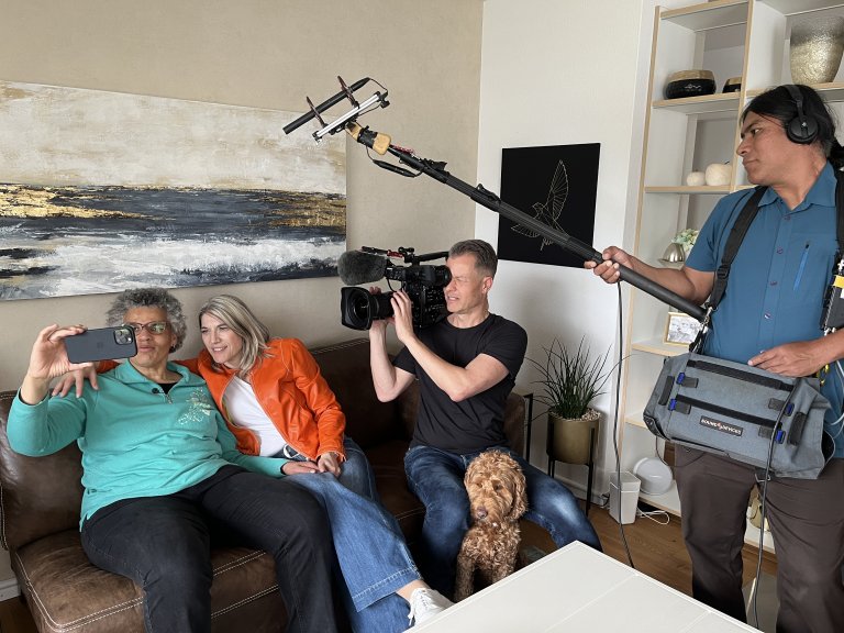 Hund Ray ist auch mit dabei | © 2024 ALPHAVISION