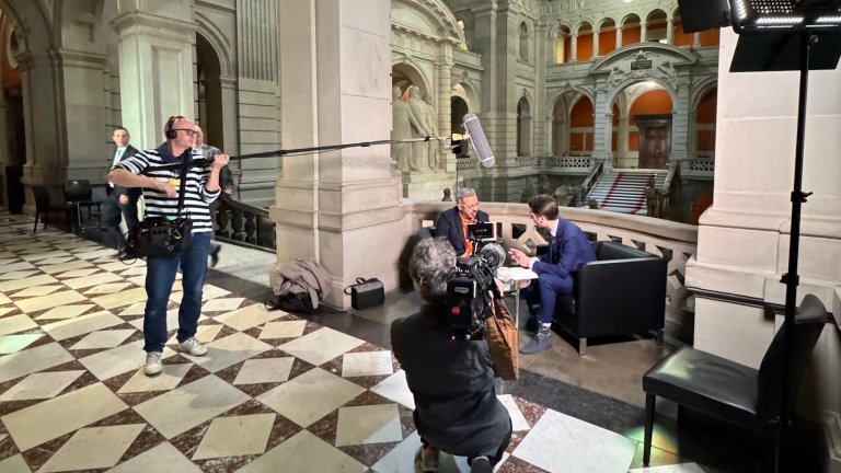Dreharbeiten im Bundeshaus | © 2025 ALPHAVISION